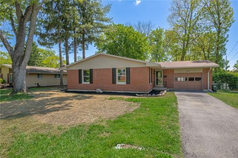 Photo of 2434 Barnett Drive, Bellbrook, OH 45305 (MLS # 958845)
