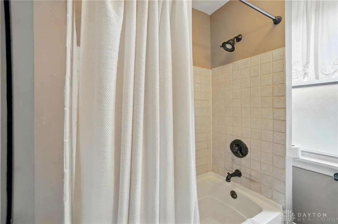 2344 Quatman Avenue, Norwood, Ohio image 38