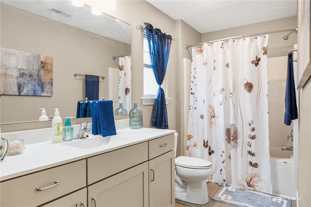 2735 Douglas Drive, Troy, Ohio image 32