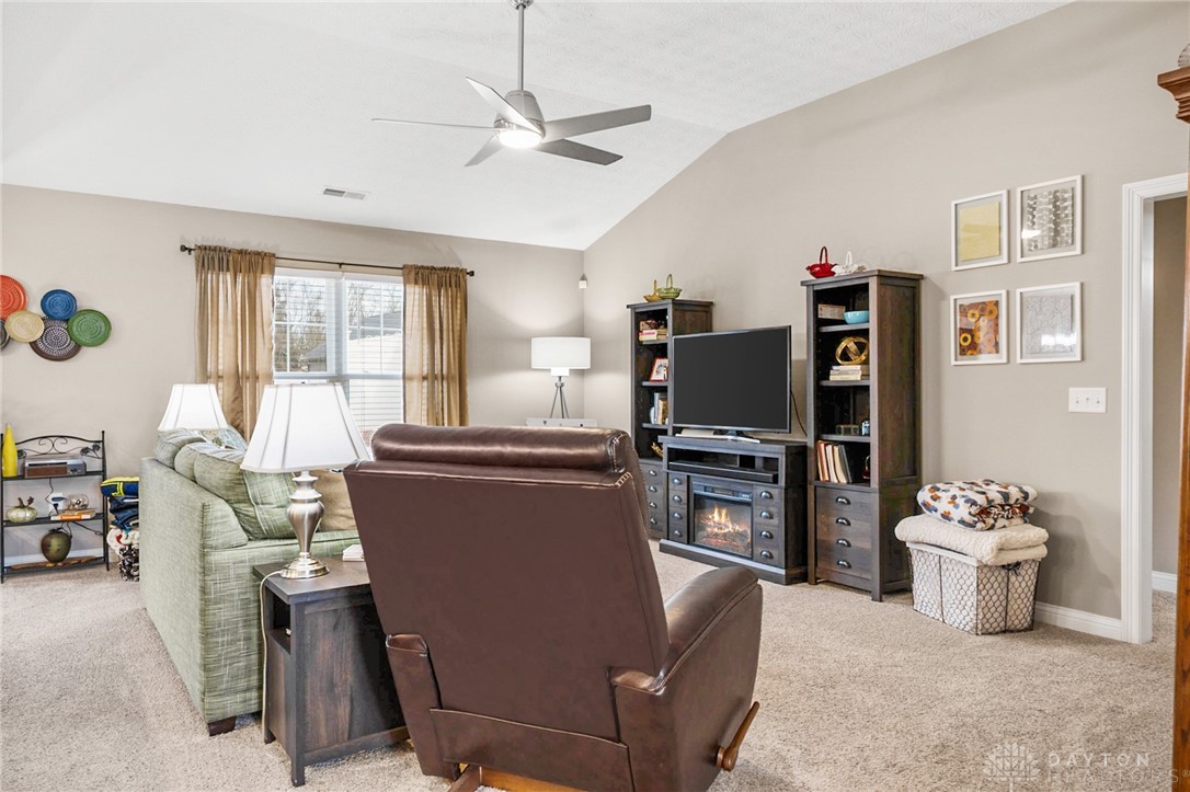 2735 Douglas Drive, Troy, Ohio image 10