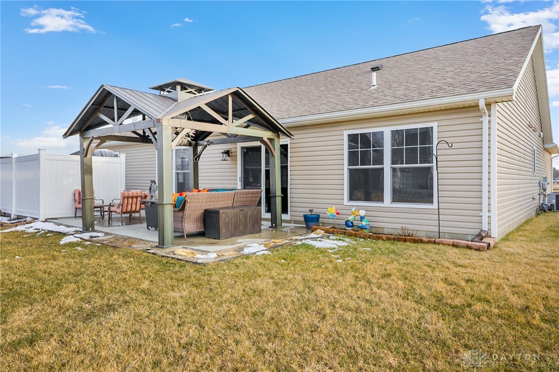 2735 Douglas Drive, Troy, Ohio image 38