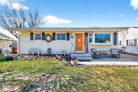 Photo of 33 Stadia Drive, Franklin, OH 45005 (MLS # 950795)