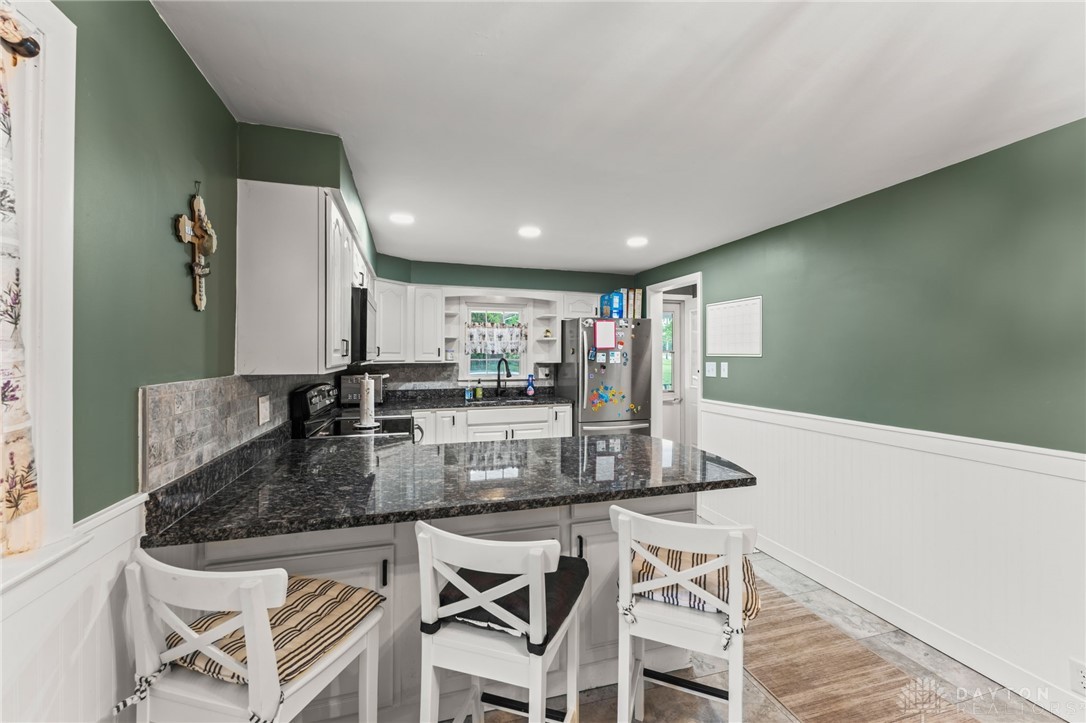 1012 W Sparrow Road, Springfield, Ohio image 11