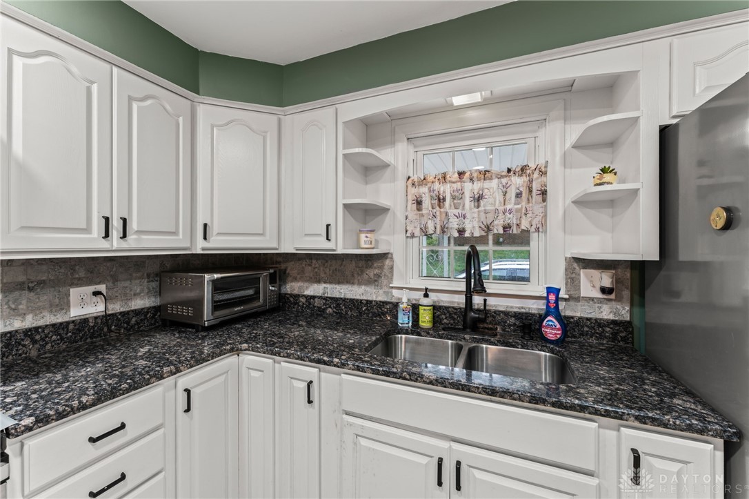 1012 W Sparrow Road, Springfield, Ohio image 15