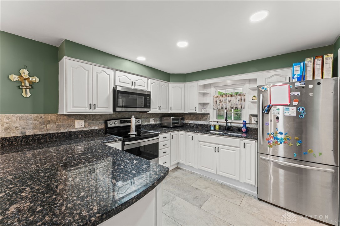 1012 W Sparrow Road, Springfield, Ohio image 14