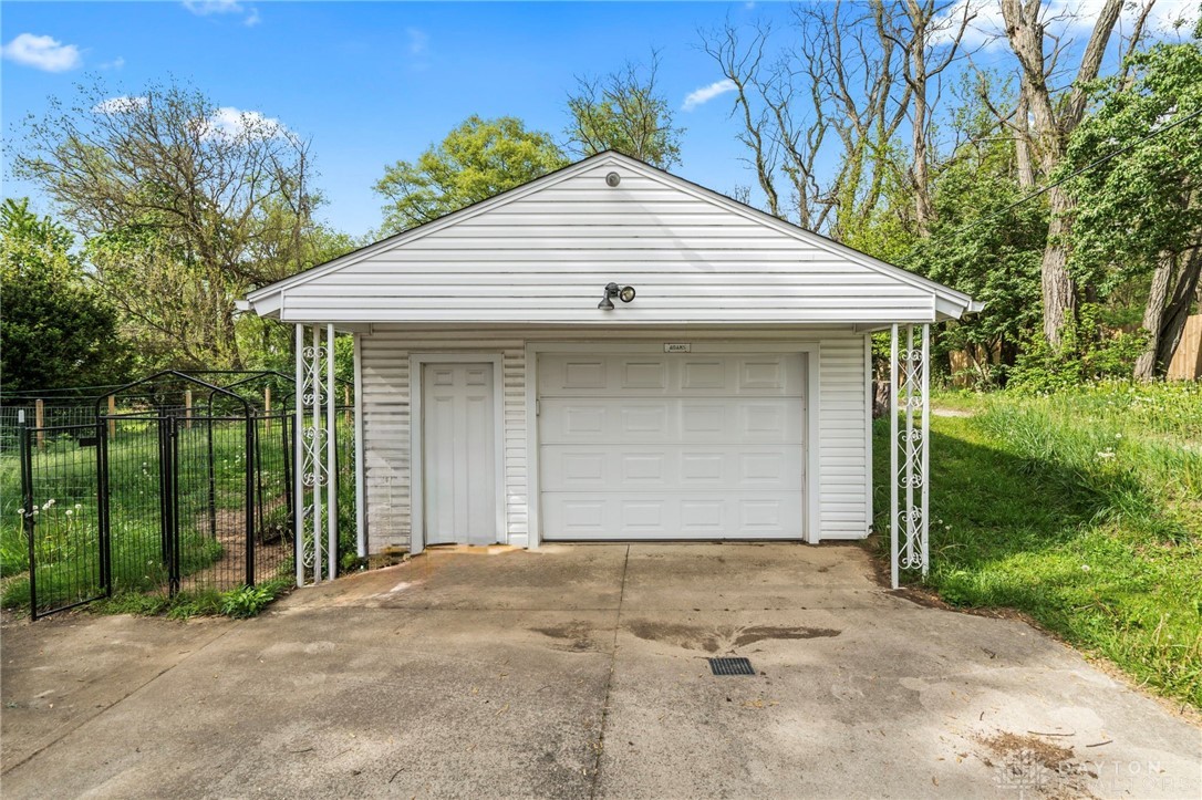 1012 W Sparrow Road, Springfield, Ohio image 34