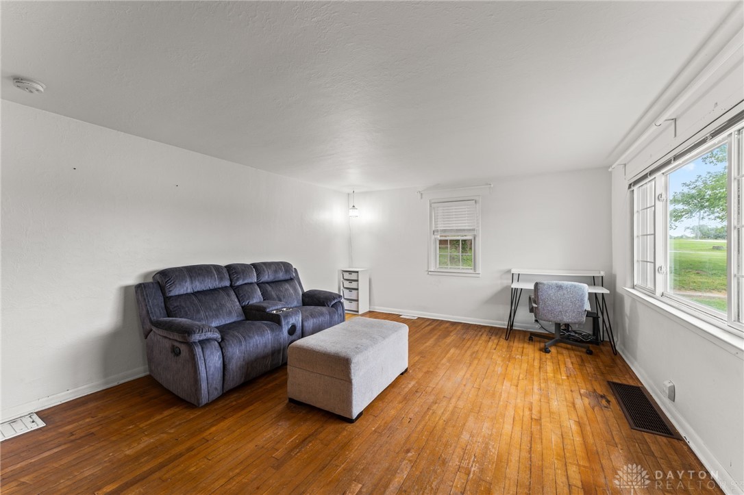 1012 W Sparrow Road, Springfield, Ohio image 8