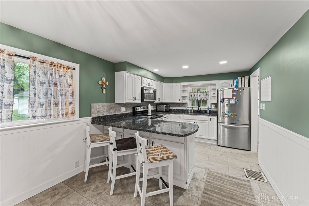 1012 W Sparrow Road, Springfield, Ohio image 10