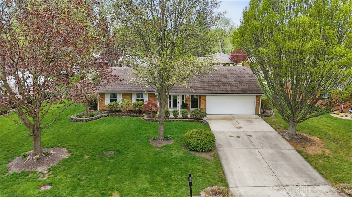 4271 Bellemeade Drive, Bellbrook, Ohio image 3
