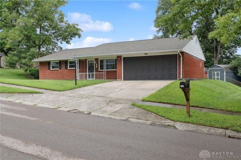 Photo of 2727 Pinegrove Drive, Dayton, OH 45449 (MLS # 944979)
