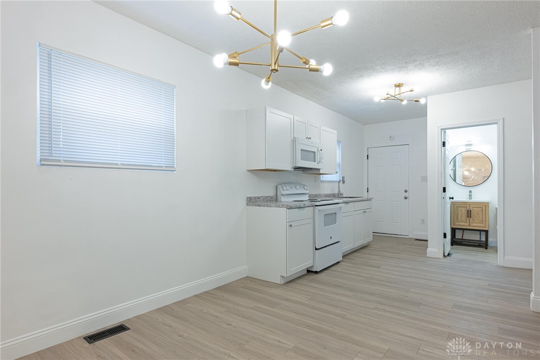 Dayton, Ohio 45404, United States, 4 Bedrooms Bedrooms, ,2 BathroomsBathrooms,Residential,Active,240948