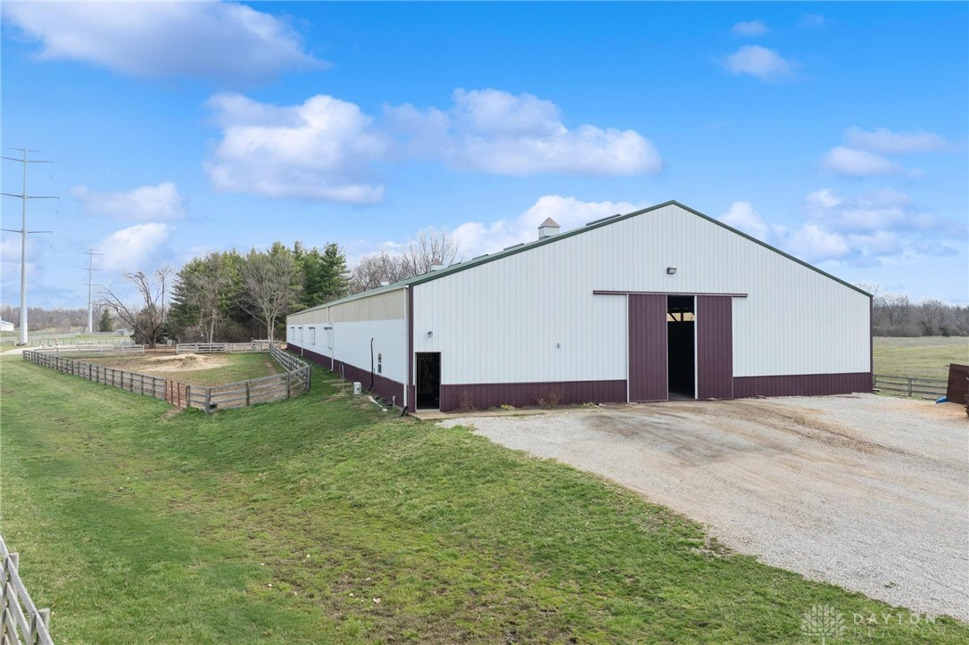 1679 Sutts Trail, Xenia, Ohio image 2