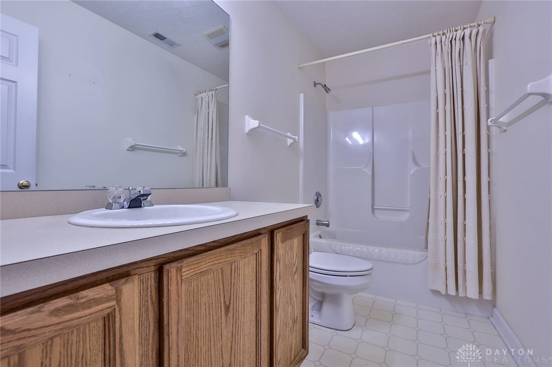 1511 Michael Drive, Troy, Ohio image 25