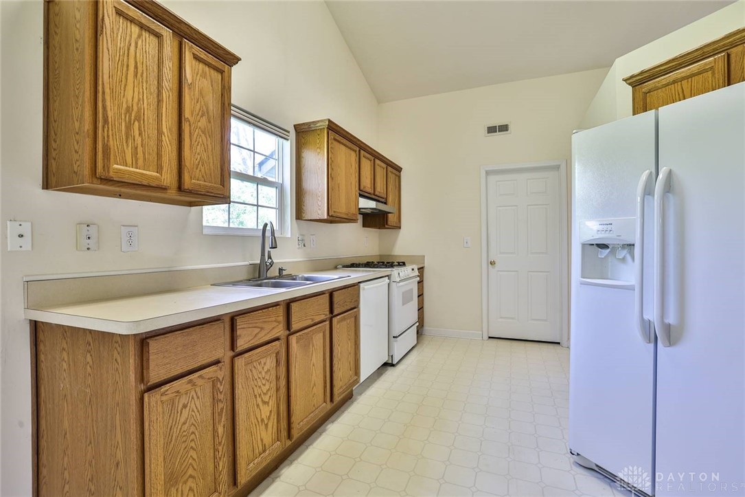 1511 Michael Drive, Troy, Ohio image 14