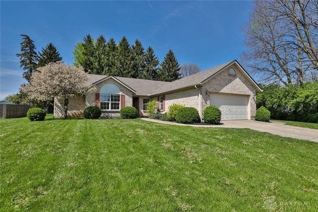 1511 Michael Drive, Troy, Ohio image 2