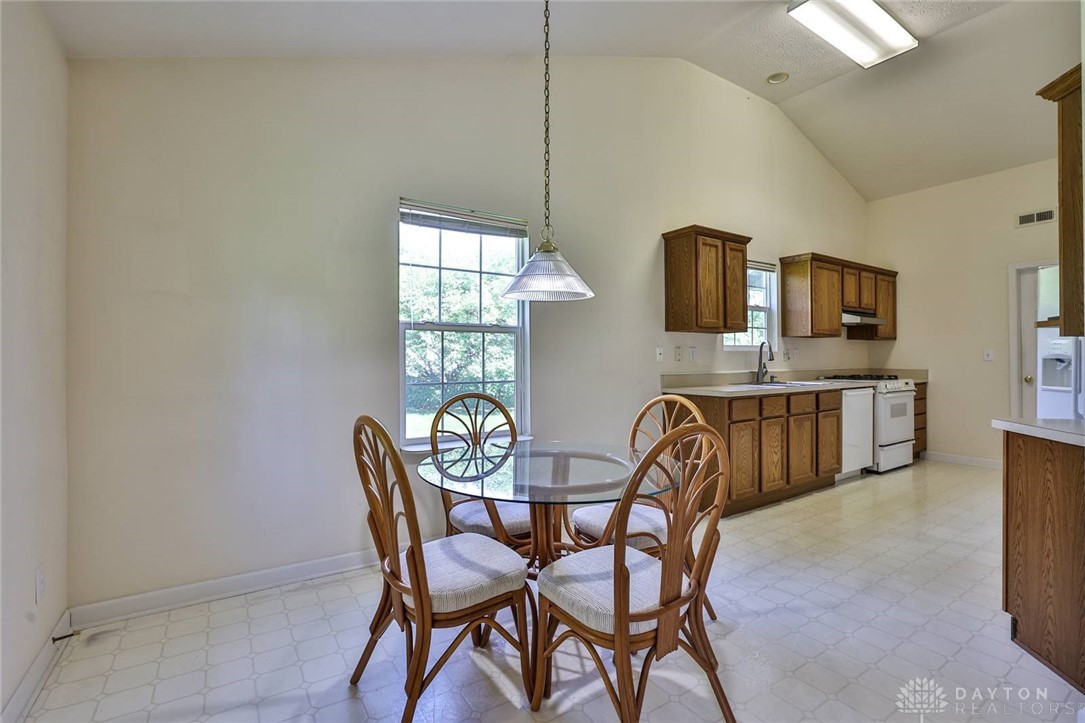 1511 Michael Drive, Troy, Ohio image 15