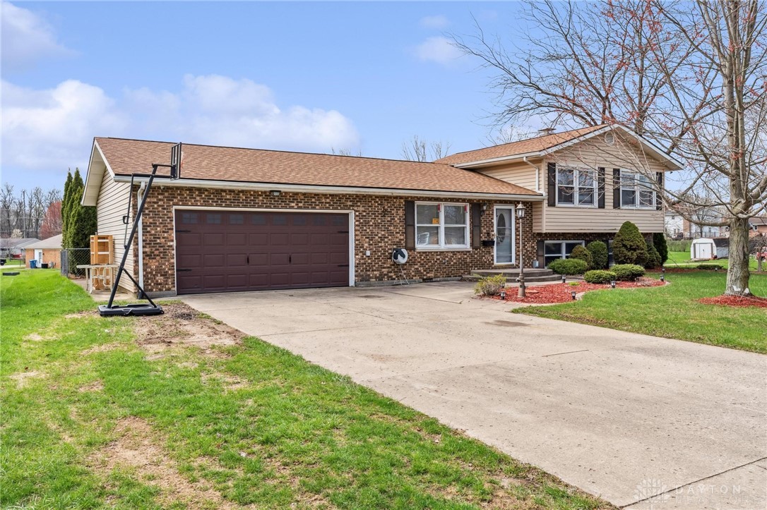 705 Arrowhead Drive, Sidney, Ohio image 2