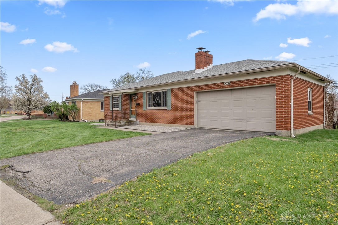 528 Tionda Drive, Vandalia, Ohio image 2