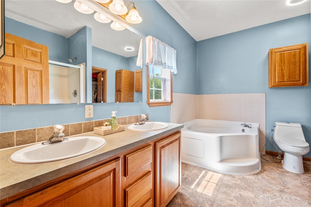 1608 Kensley Place, Fairborn, Ohio image 15