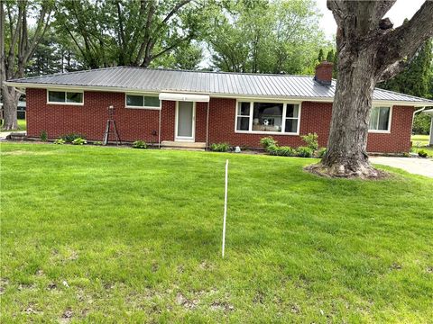 Photo of 344 Green Acres Drive, Springfield, OH 45504 (MLS # 957670)
