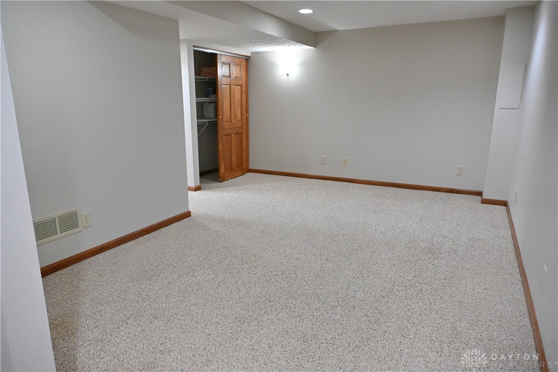 815 Flanders Avenue, Brookville, Ohio image 25