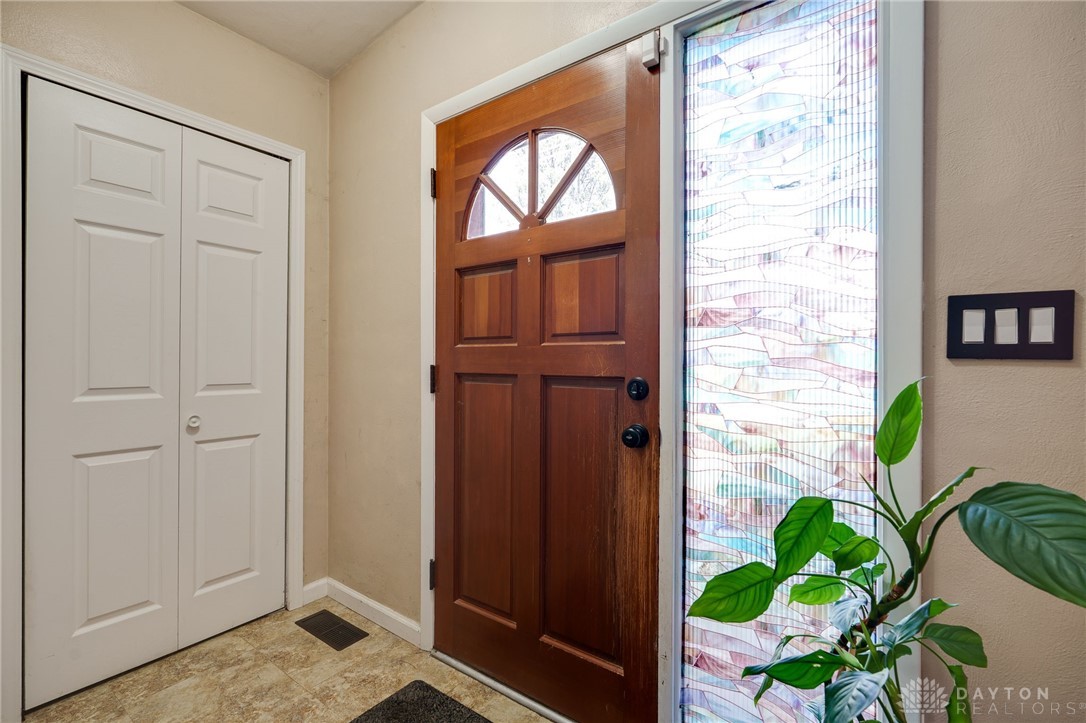 989 River Hills Road, Beavercreek, Ohio image 3
