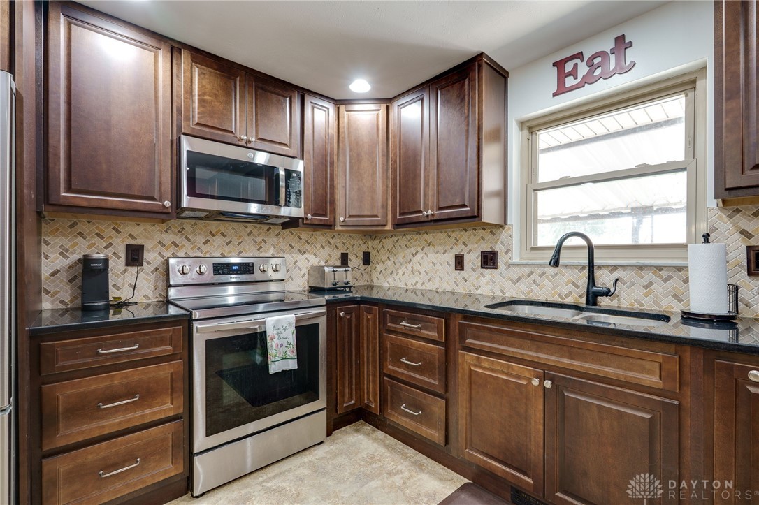 989 River Hills Road, Beavercreek, Ohio image 10