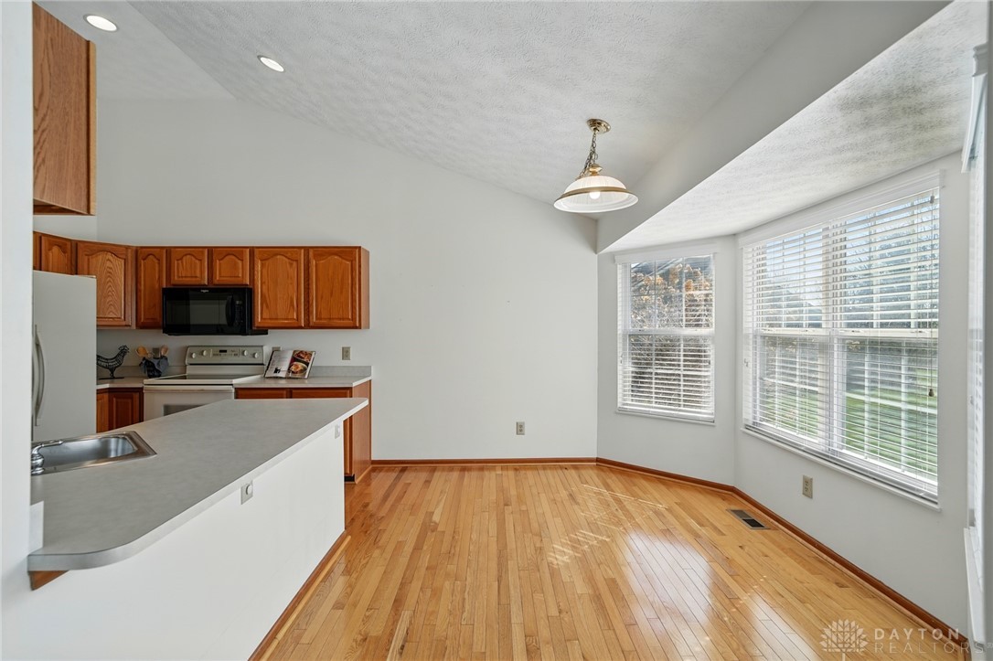 35 Heston Drive, Springboro, Ohio image 8