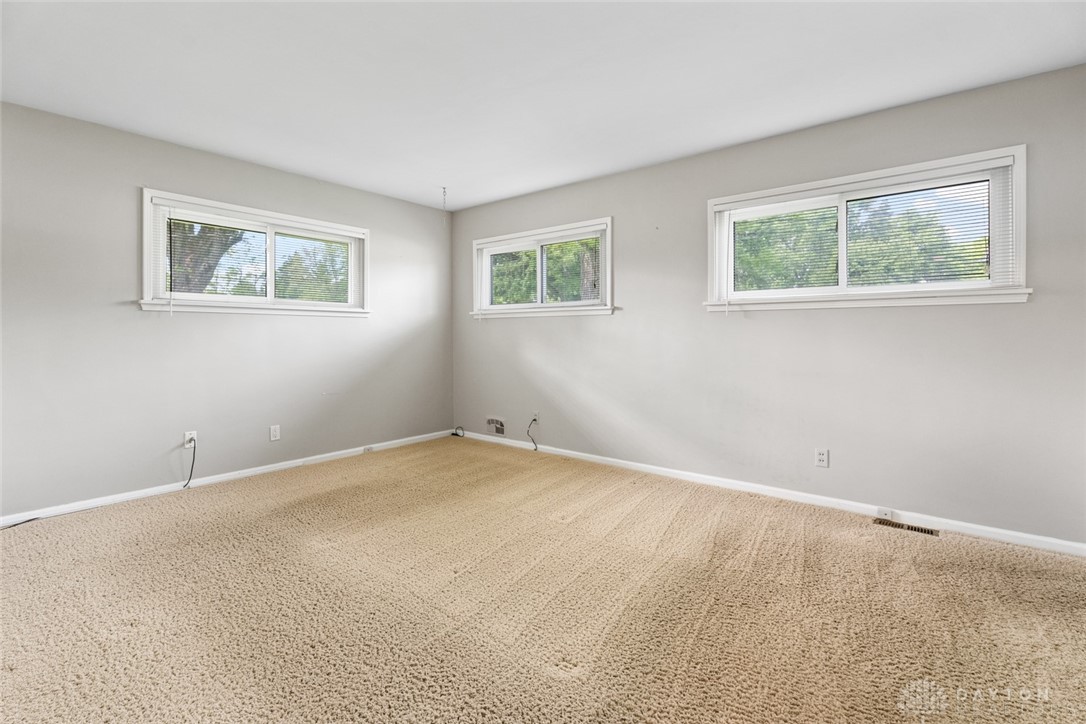 320 Woodview Drive, Springfield, Ohio image 19