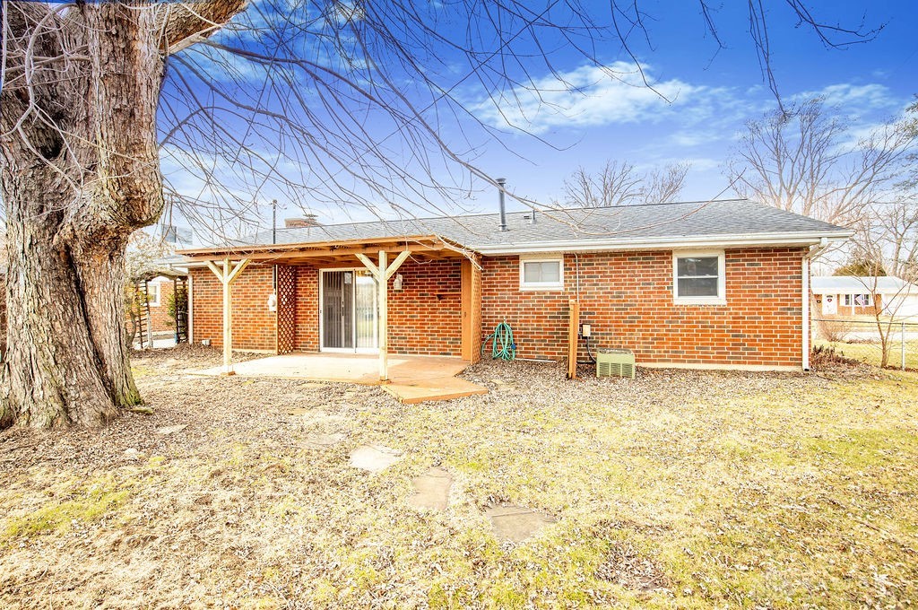 1543 Sioux Drive, Xenia, Ohio image 2