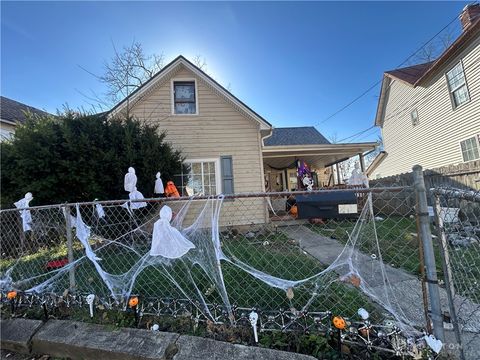 Photo of 218 Roberts Avenue, Franklin, OH 45005 (MLS # 950189)