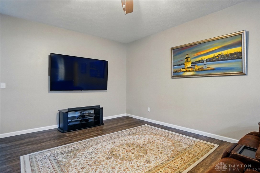 8112 Bushclover Drive, Tipp City, Ohio image 11