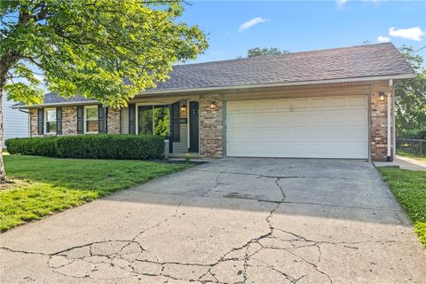 Photo of 502 Cranewood Drive, Trenton, OH 45067 (MLS # 959177)