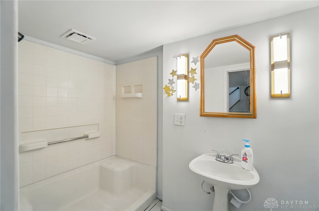 2407 Hoover Avenue, Dayton, Ohio image 33