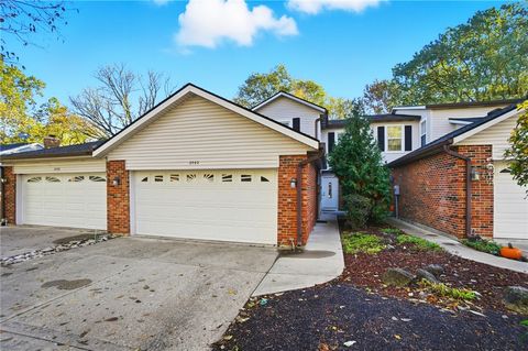 Photo of 2542 Valais Court, Sugarcreek Twp, OH 45458 (MLS # 959197)