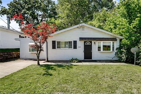 Photo of 4424 Richland Avenue, Riverside, OH 45432 (MLS # 960435)