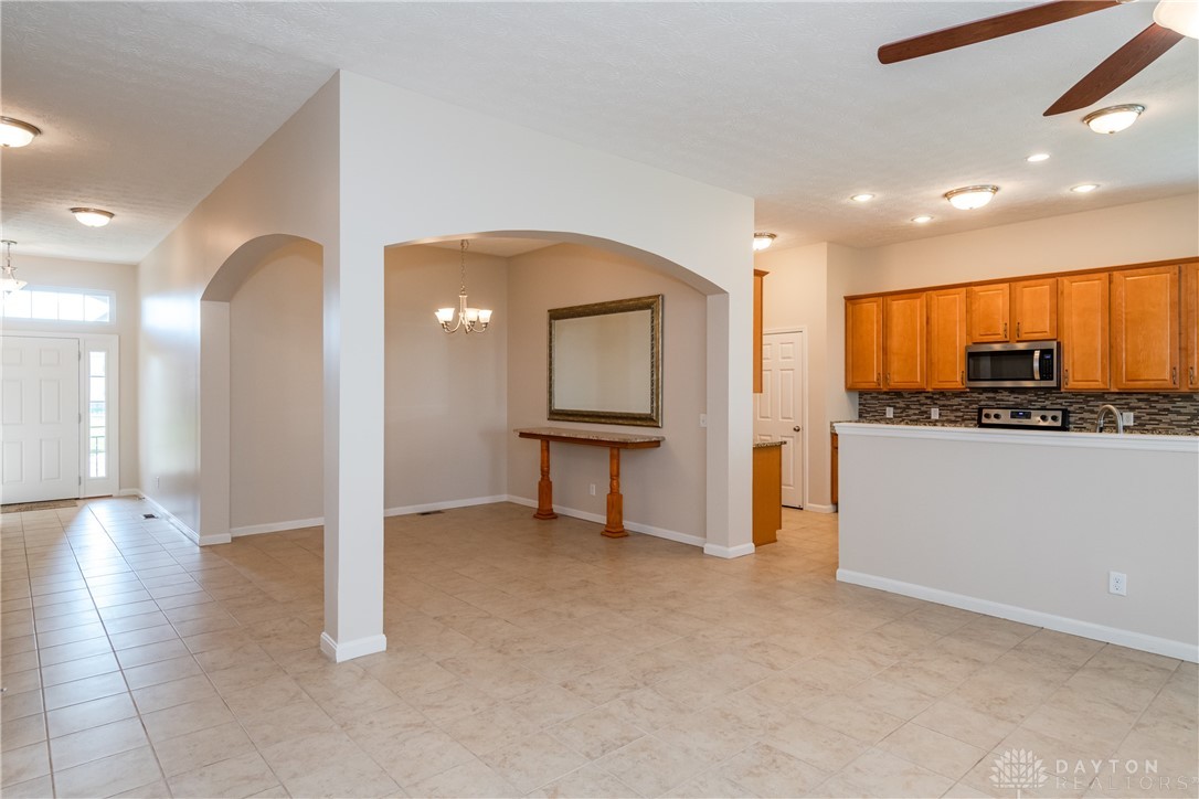 2379 Gardner Drive, Fairborn, Ohio image 8