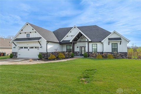 Photo of 103 Mound Builder Place, Carlisle, OH 45005 (MLS # 955777)