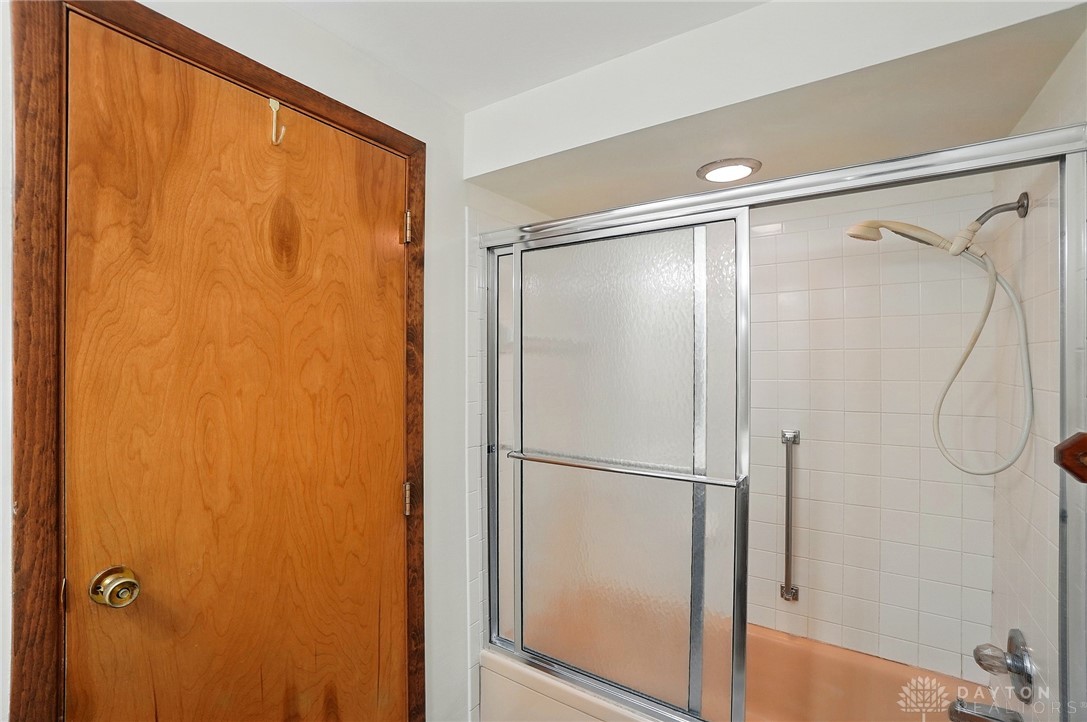 2314 Pine Knott Drive, Beavercreek, Ohio image 38