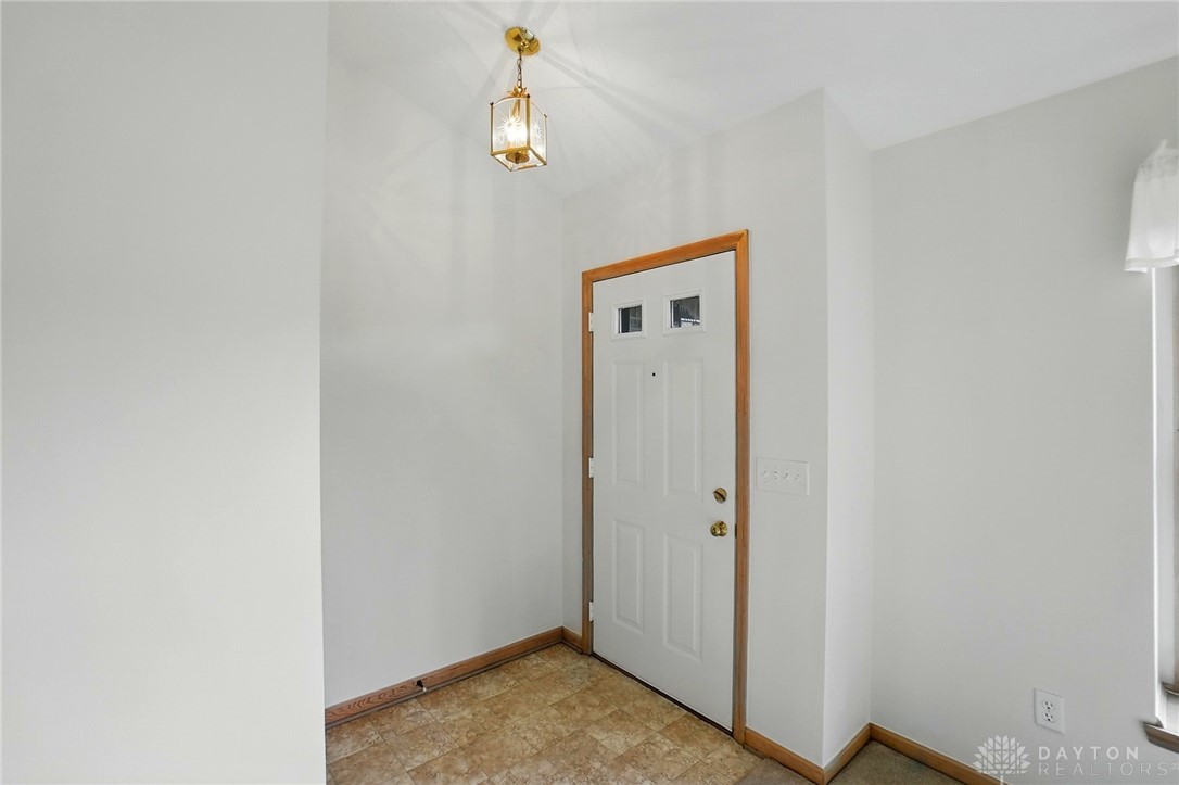 53 Pheasant Run Circle, Springboro, Ohio image 4