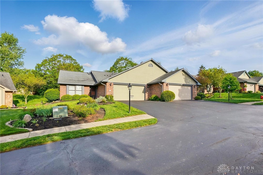 53 Pheasant Run Circle, Springboro, Ohio image 2