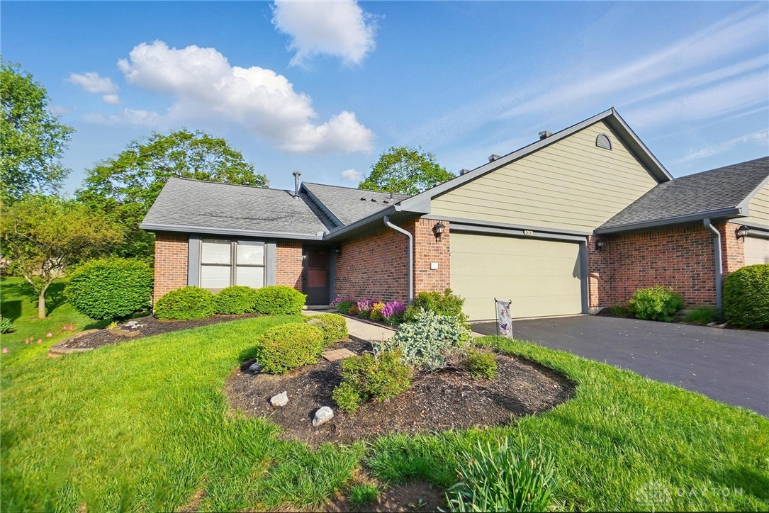 53 Pheasant Run Circle, Springboro, Ohio image 1