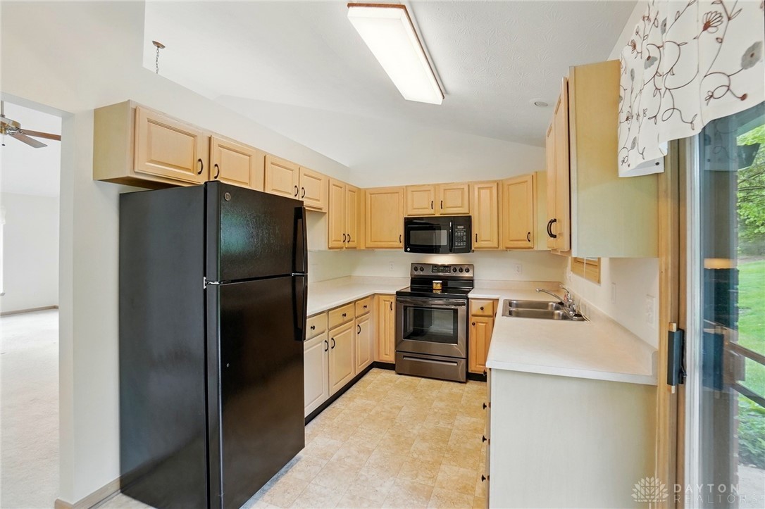 53 Pheasant Run Circle, Springboro, Ohio image 7