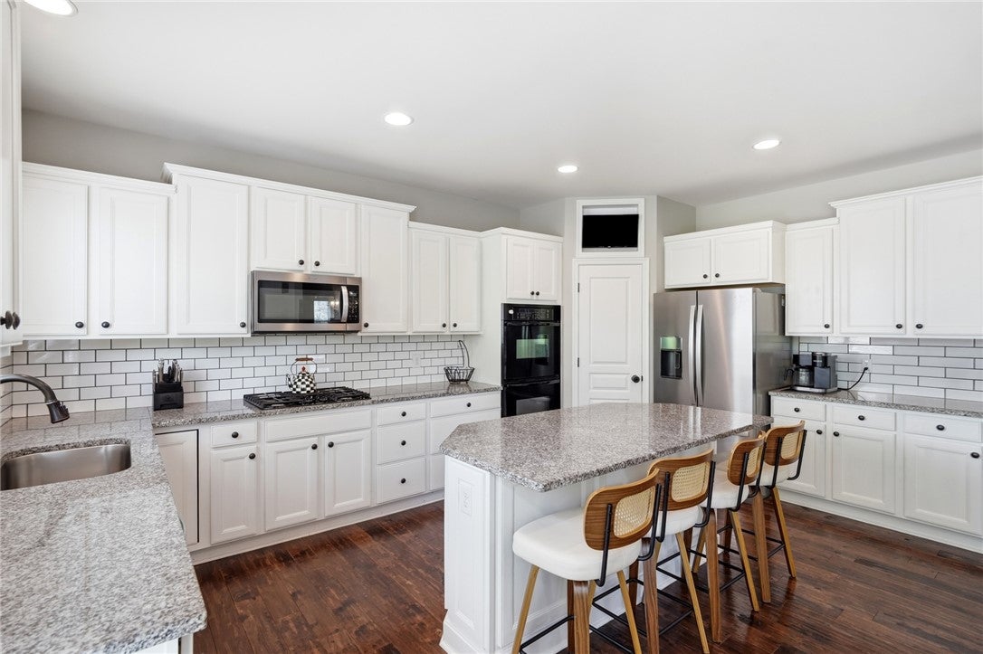 1358 Shaker Run Boulevard