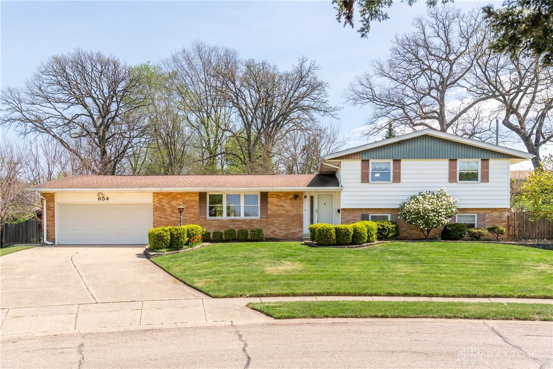 654 Sartell Drive, Fairborn, Ohio image 1