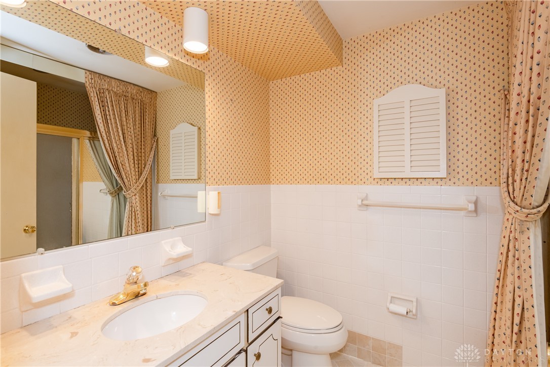 654 Sartell Drive, Fairborn, Ohio image 35