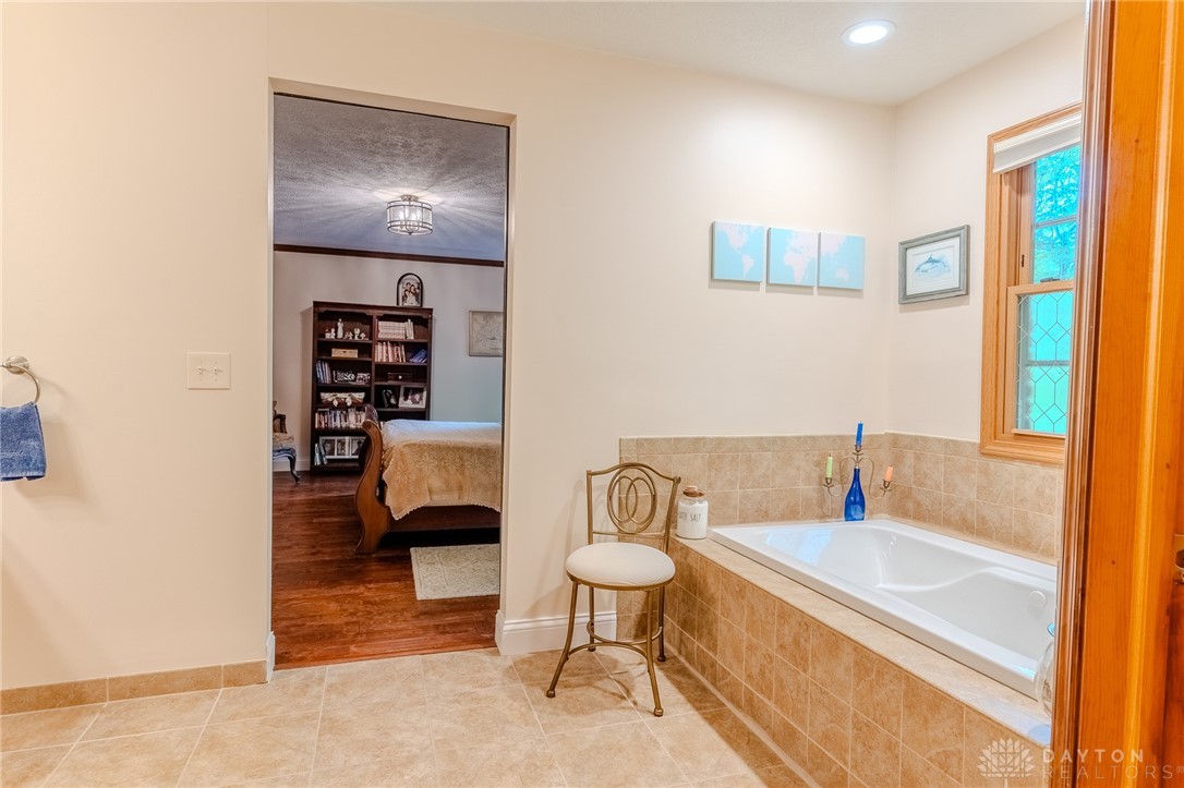 849 Wind Bluff Pt, Springboro, Ohio image 32