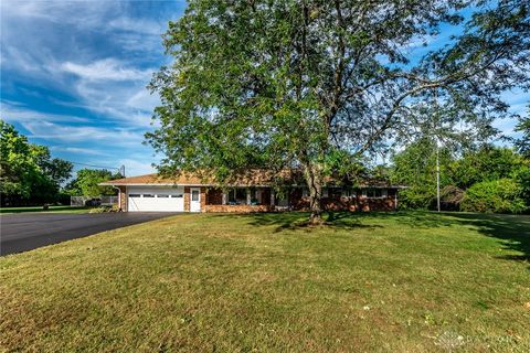 Photo of 1105 Mockingbird Lane, Turtlecreek Twp, OH 45036 (MLS # 945039)