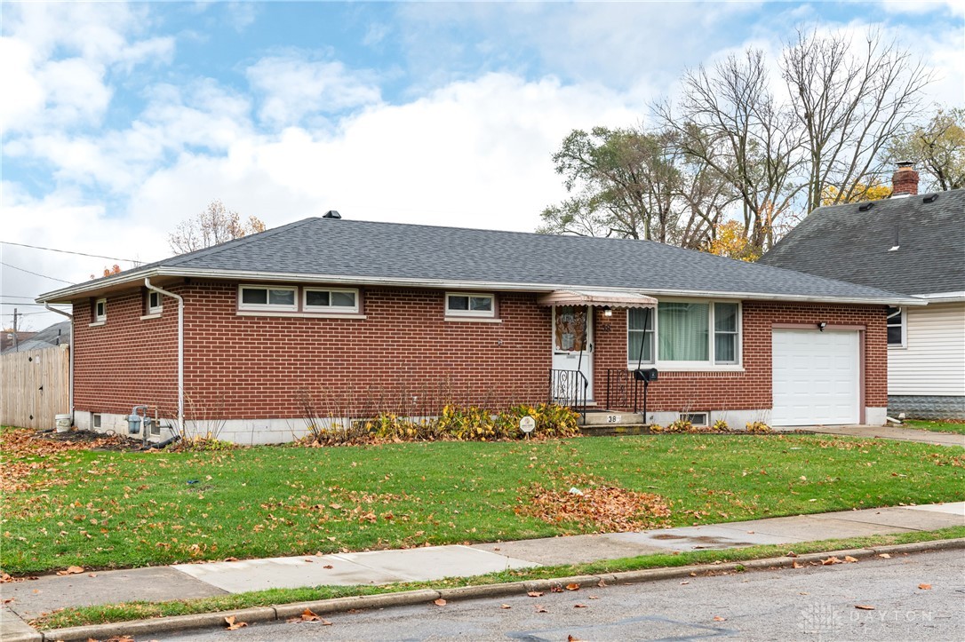 38 N Douglas Avenue, Springfield, Ohio image 2