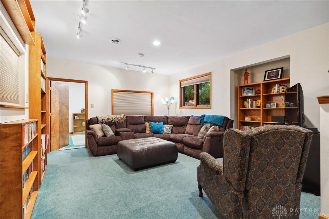 402 Wilson Park Drive, Miamisburg, Ohio image 27